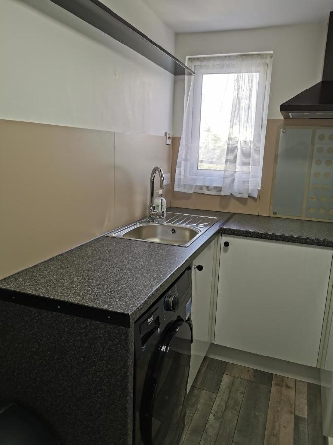 Palaz 4 - 1 Bedroom Flat Эдмонтон Экстерьер фото